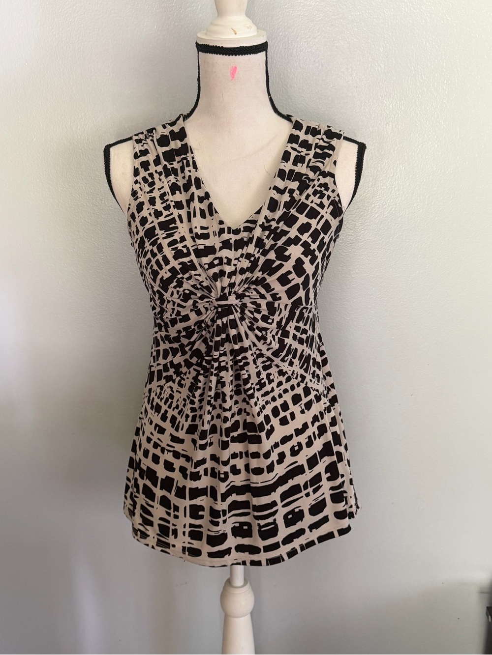 Daisy Fuentes Black & Beige Twist-Front V-Neck Tank